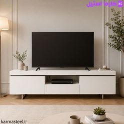میز تلویزیون مدل شینا با هایگلاس سفید و استیل نقره ایی در محیط خانه با TV
