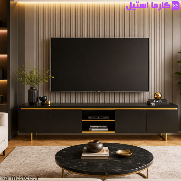 میز تلویزیون مدل شینا با هایگلاس مشکی و استیل طلایی با تلویزیون در خانه